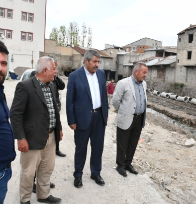 BAŞKAN TAŞKIN, İNÖNÜ VE ÇAY MAHALLESİ'NDEKİ ALTYAPI VE KANALİZASYON ÇALIŞMALARINI YERİNDE İNCELEDİ