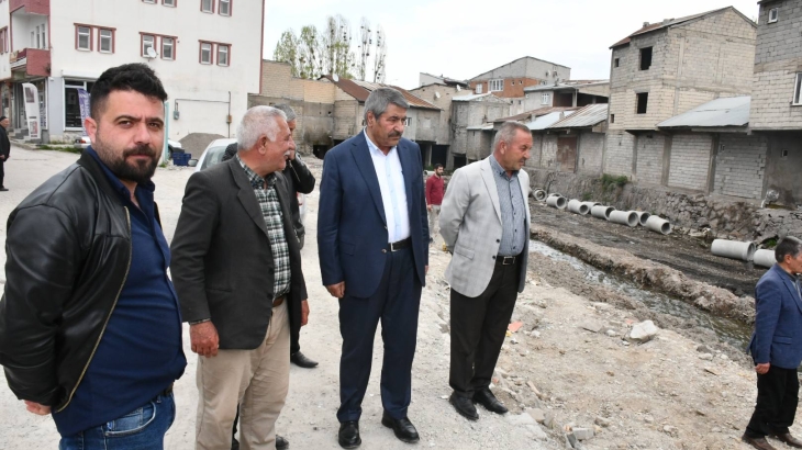 BAŞKAN TAŞKIN, İNÖNÜ VE ÇAY MAHALLESİ'NDEKİ ALTYAPI VE KANALİZASYON ÇALIŞMALARINI YERİNDE İNCELEDİ