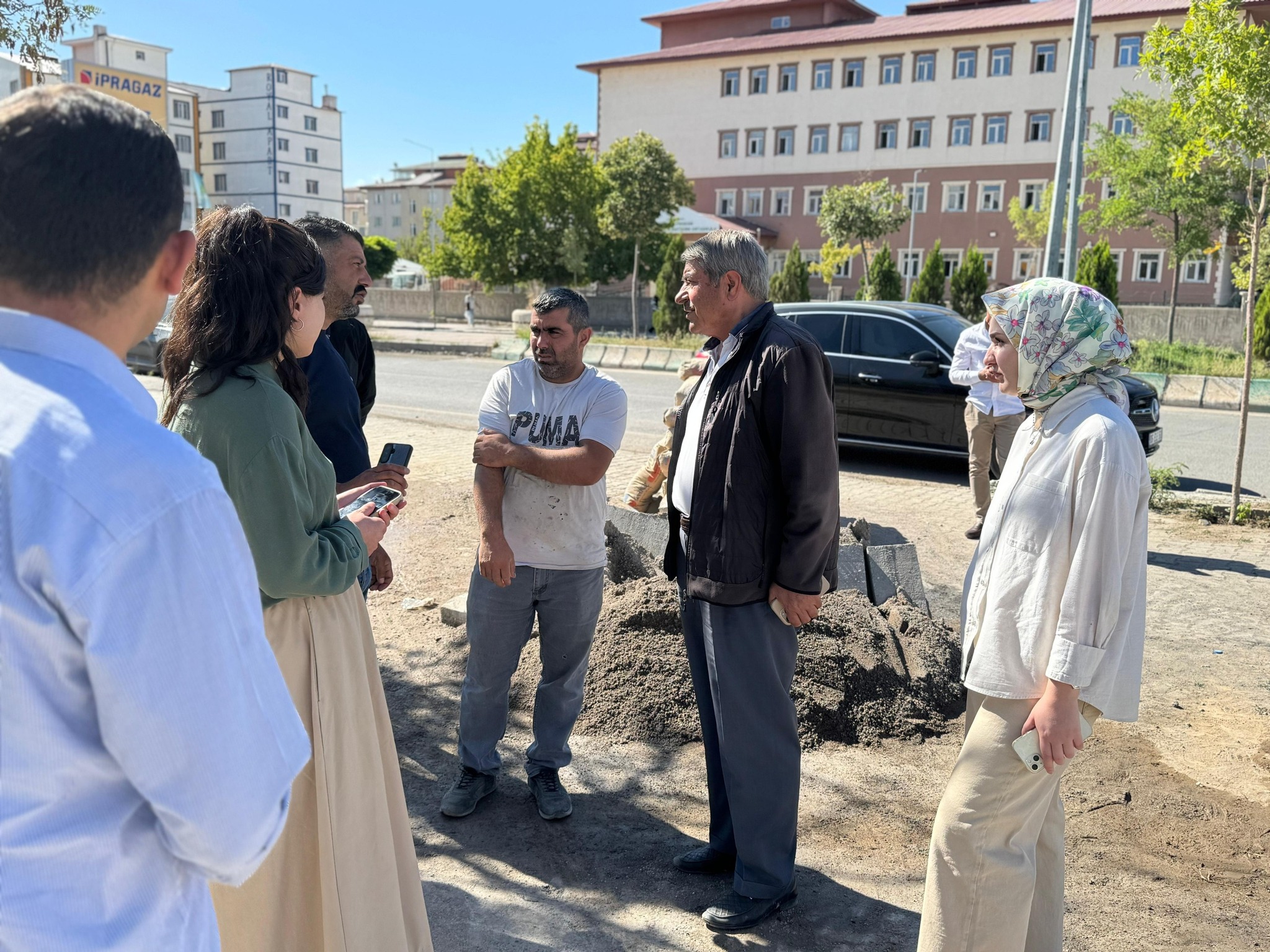  Selahaddin Eyyubi Parkı’nda Çevre Düzenleme ve Korkuluk Çalışmaları Devam Ediyor.