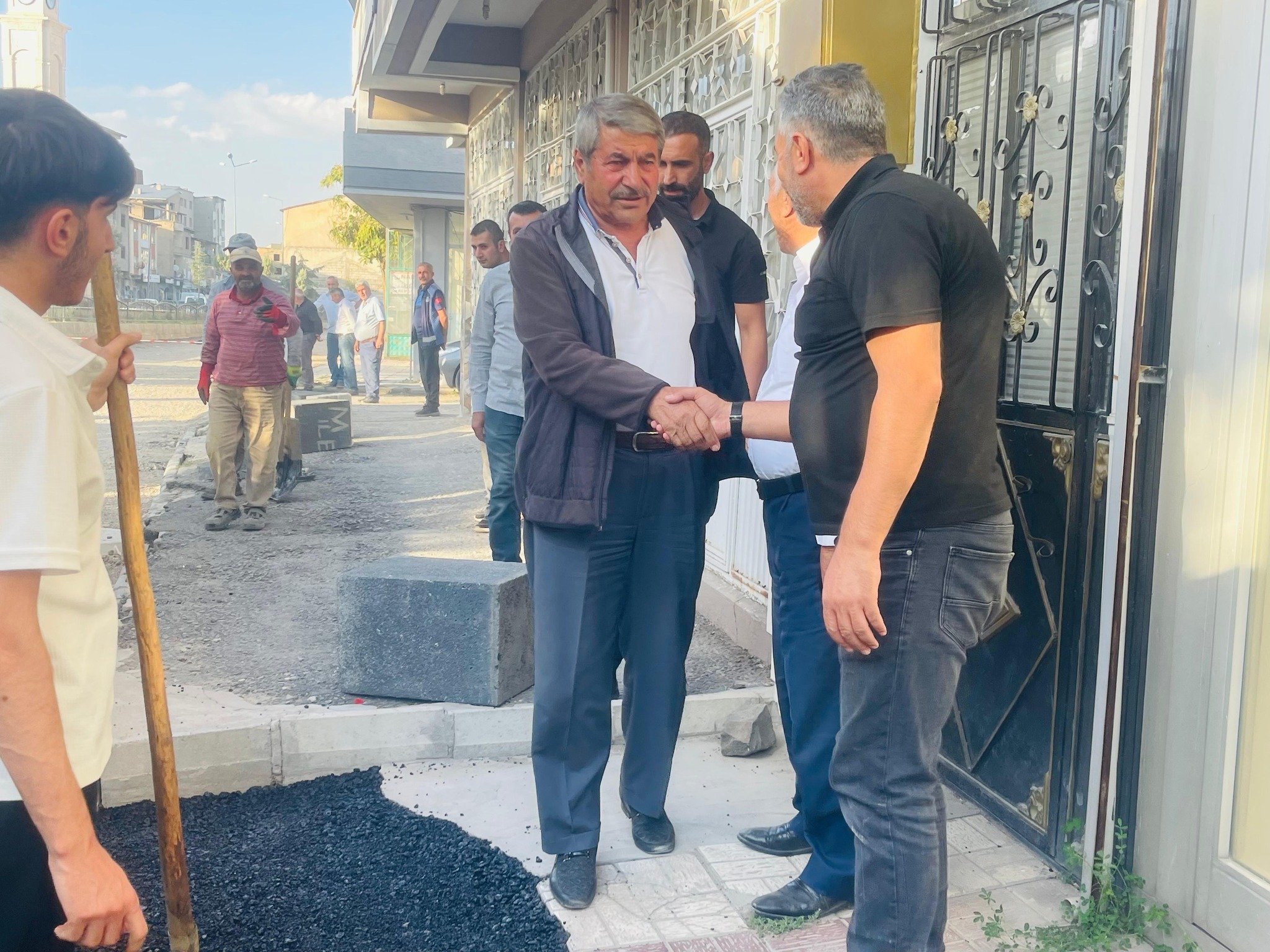 Sevgili; ????İnönü Mahallesi sakinleri ASFALT çalışmamız başladı.